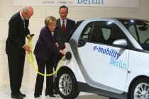 Daimler+RWE+Present+Electric+Car+9-bNOwV2E7Zl Daimler+RWE+Present+Electric+Car+9-bNOwV2E7Zl